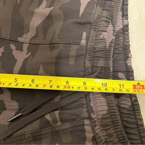 Athleta Camo Farallon Jogger Black Olive Size 8 - Picture 9 of 10
